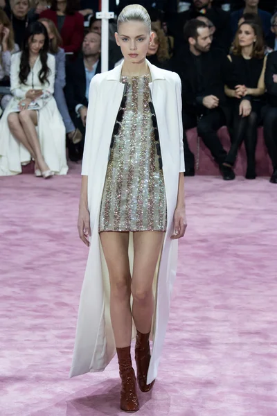 Look 43